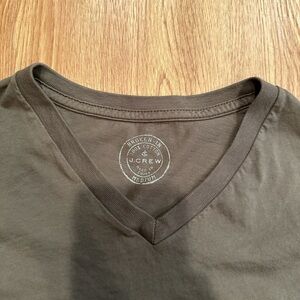 J. Crew Men's V-Neck Shirt - Olive